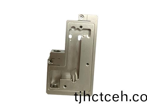 如何避免CNC零件加工時(shí)(shi)髮生(sheng)事(shi)故